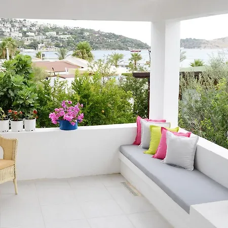 Fortissimo Suites Bed & Breakfast Golturkbuku